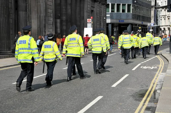 Londres Reino Unido Mayo 2012 Policías Metropolitanos Forman Cordón Alrededor — Foto de Stock