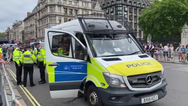 London Egyesült Királyság 2023 Július Állítsák Meg Olajtüntetőket Rendőrautókban Parlament — Stock videók