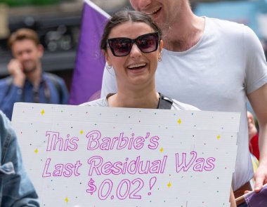 Londra, İngiltere. 21 Temmuz 2023. Equity Union rallisinde aktris Marisa Abela, SAG-AFTRA oyuncuları adil ücret, arta kalan ödemeler ve A.I..