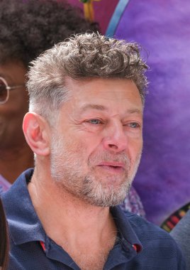 Londra, İngiltere. 21 Temmuz 2023. Equity Union rallisinde aktör Andy Serkis, SAG-AFTRA oyuncularıyla dayanışma içinde, adil ücret, arta kalan ödemeler ve yapay zeka sorunları için Amerika 'da grev yapıyor..