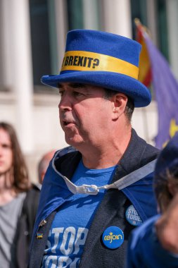 Londra, İngiltere. 23 Eylül 2023. AB yanlısı destekçi Steve Bray - Brexit, Londra 'da düzenlenen Brexit karşıtı Ulusal Yeniden Katılım mitinginde, İngiltere' yi Avrupa Birliği 'ne yeniden katılmaya çağırdı.