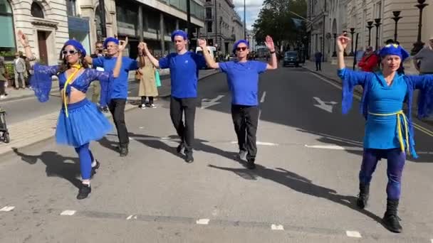 2023年9月23日亲欧盟的斯温登舞团在伦敦举行的反英国退欧全国重整旗鼓集会上表演 呼吁英国重新加入欧盟 — 图库视频影像
