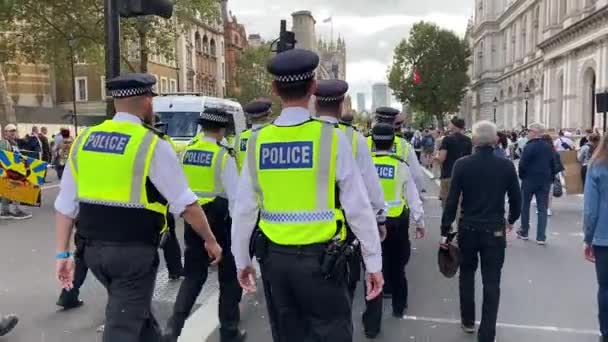Whitehall Londýn Velká Británie Září2023 Metropolitní Policisté Kráčeli Whitehallu Směrem — Stock video
