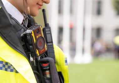 Londra, İngiltere. 19 Temmuz 2023. Londra 'da polis memurları tarafından takılan vücut kamerası, memurların güvenliğini sağlamak, durumun bilinç kazanmasını sağlamak, toplum ilişkilerini geliştirmek ve duruşmalar için kanıt sağlamak için.