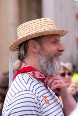 Londra, İngiltere. 21 Nisan 2024. Margate 'li Bower Street Dansçıları Londra' nın Trafalgar Meydanı 'ndaki yıllık St. George Günü kutlamasında sahne alacak..