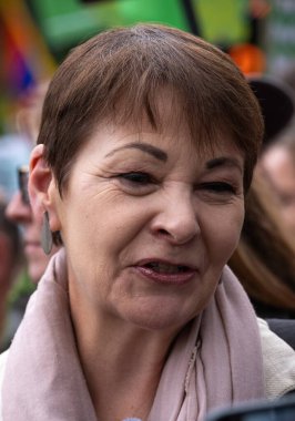 Londra, İngiltere. 22 Haziran 2024. Caroline Lucas Doğayı Yenileme Programına katılan milletvekili Londra 'daki protesto gösterisine katılarak, acil siyasi eylem çağrısında bulundu..