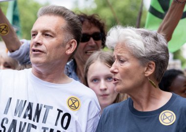 Londra, İngiltere. 22 Haziran 2024. Emma Thompson ve Natüralist Chris Packham Londra 'da Nature Now' ı Yenile gösterisinde, acil siyasi eylem çağrısında bulundular..