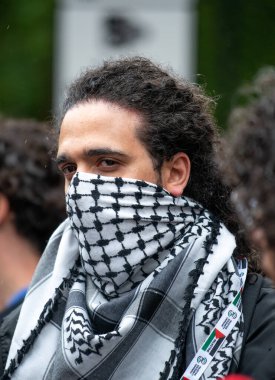 Londra, İngiltere. 6 Temmuz 2024. Filistin Ulusal Yürüyüşü 'nün Pro Filistin destekçisi, Londra, hükümetin soykırıma son vermesini, İsrail' i silahlandırmayı ve Filistin için Adalet 'i durdurmasını talep ediyor..