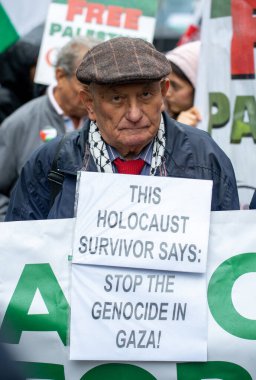 Londra, İngiltere. 6 Temmuz 2024. Filistin Ulusal Yürüyüşü 'nden sağ kurtulan Pro Yahudi Soykırımından kurtulan Londra, hükümetin soykırıma son vermesini, İsrail' i silahlandırmayı ve Filistin için Adalet 'i durdurmasını talep ediyor..