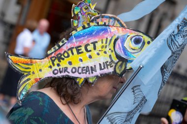 Londra, İngiltere. 22 Haziran 2024. Doğayı Yenileme Protestocuları Londra 'da protesto gösterileri düzenleyerek, doğa ve iklim acil durumları hakkında acil siyasi eylem çağrısında bulundu..