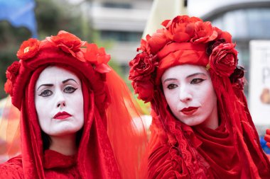 Londra, İngiltere. 22 Haziran 2024. Doğayı Yenile 'deki gösteri grubu Kızıl Tugay Londra' daki gösteriyi protesto ederek, doğa ve iklim acil durumları hakkında acil siyasi eylem çağrısında bulundu..