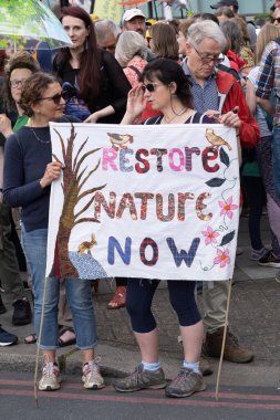 Londra, İngiltere. 22 Haziran 2024. Çevre protestocusu, Londra 'daki 
