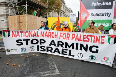 Londra, İngiltere. 2 Kasım 2024. Filistin Ulusal Yürüyüşü 'nde Filistin için Adalet ve hükümetin savaşın sona ermesine yardım etmesini isteyen Filistin destekçileri,.