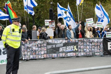 London, UK. 2nd Nov 2024. Metropolitan Police officer on duty at a pro Israel counter protest near Vauxhall Bridge, London, during the National March for Palestine to the US embassy.
