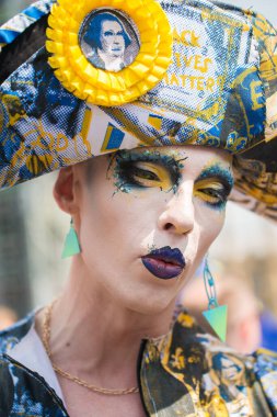 Londra, İngiltere. 13 Temmuz 2018. LGBQ protestocusu # Gürültülü Kadın Yürüyüşü 'nde ABD Başkanı Donald Trump' ın tartışmalı İngiltere ziyaretini protesto etmek ve onun kadın düşmanlığına ve ırkçılığına direnç göstermek için.