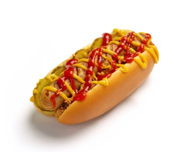 Beyaz arkaplanda izole edilmiş sosisli