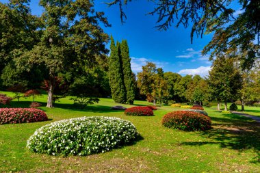 Sigurt Park panoramik manzara. 1978 'de halka açılan 600.000 metrekarelik doğal bir park. Valeggio Konsolosu Mincio, Verona, İtalya. 