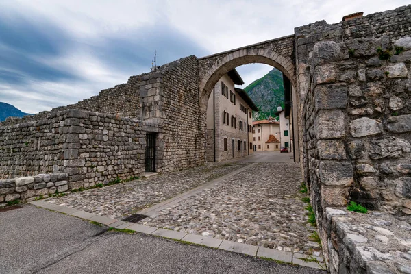 Стена Города Венцоне Небольшая Деревня Северной Италии Полностью Восстановлен После — стоковое фото