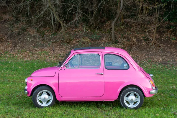 Altidona Italien Februar 2016 Alter Pinkfarbener Fiat Nuova 500 Stadtflitzer — Stockfoto