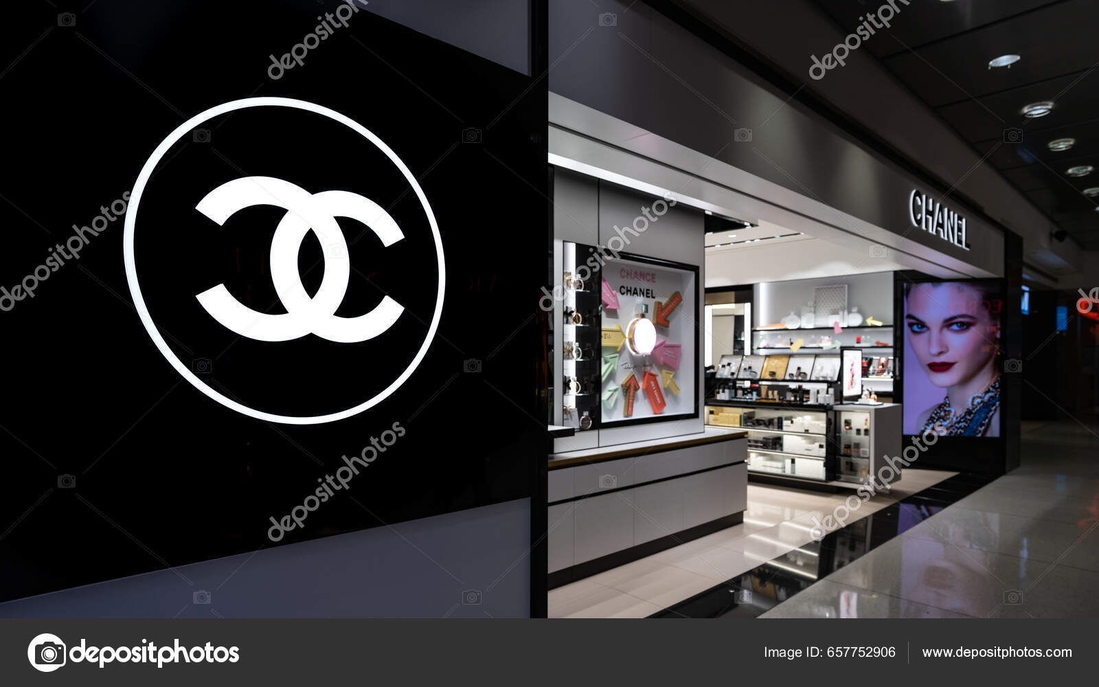 Nueva York Febrero 2020 Tienda Chanel Dentro Del Área Duty — Foto editorial  de stock © pio3 #657752906