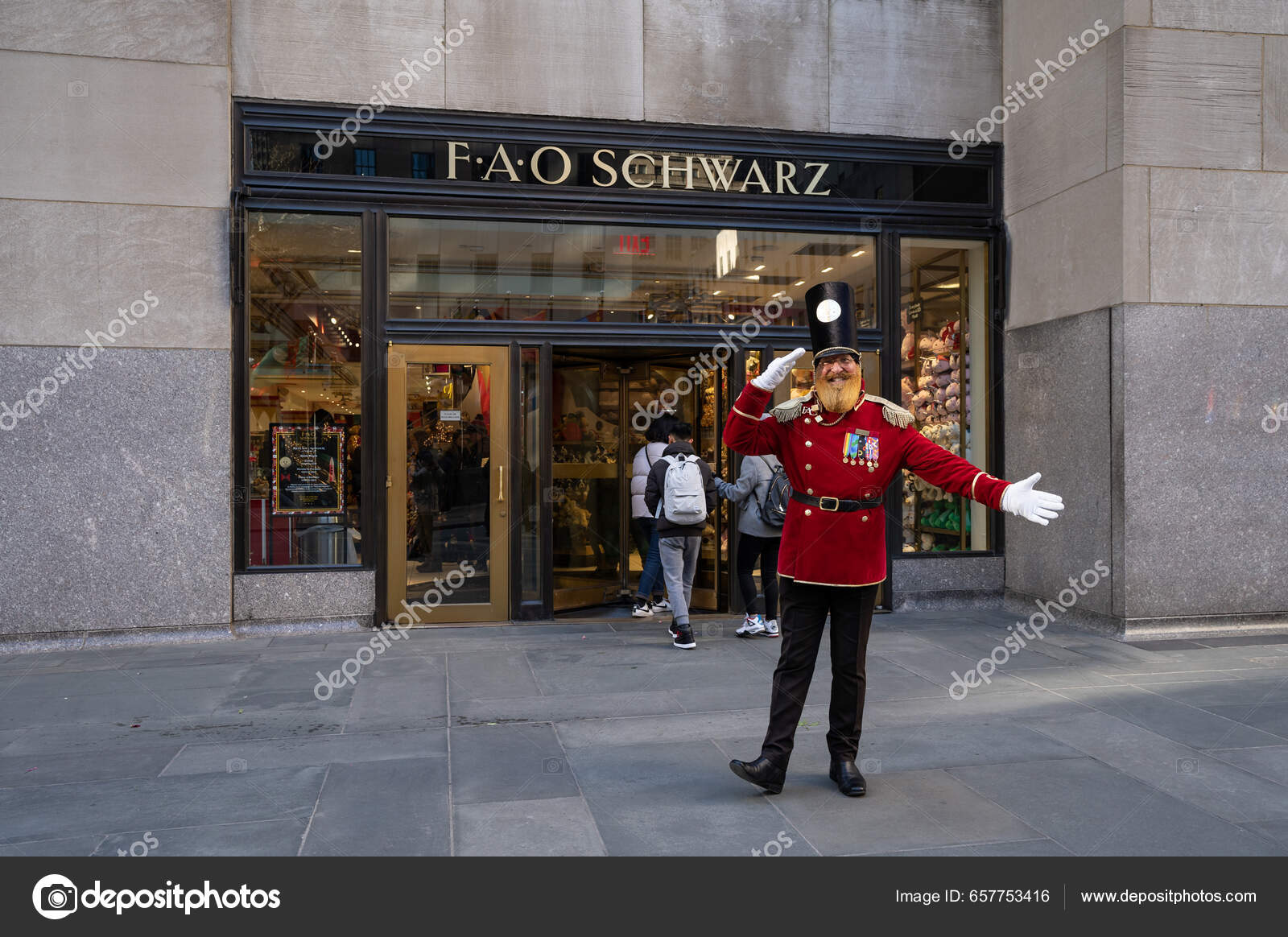 Iconic toy store FAO Schwarz reopens at Rockefeller Center – New