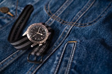 BOLOGNA, İTALYA - 2020 OKTOBER: Glycine Airman vintage saat. Glicine Watch, İsviçre 'nin Bienne şehrinde 1914 yılında kurulmuş bir kol saati üreticisidir. İllüstrasyon Editörü.
