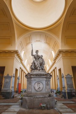 BOLOGNA, İtalya - FEBRAUARY 2013: Certosa di Bologna iç görünümü, eski bir Kartaca manastırı, 1801 yılında şehir anıtı mezarlığı oldu. 