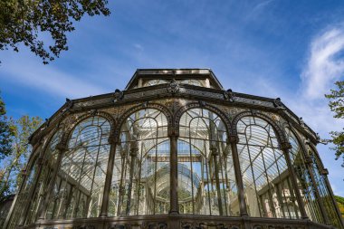 El Retiro Parkı 'ndaki Kristal Saray. Madrid, İspanya.