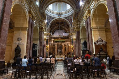 MALTA - Eylül 2019: Mdina Katedrali iç görünümü. Sessiz Şehir, Malta.