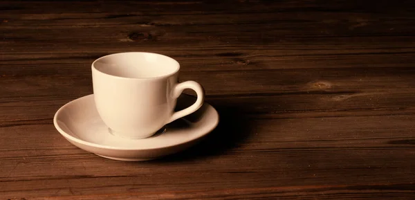 コピースペース付きの木製の背景にコーヒーカップ 静物画 — ストック写真