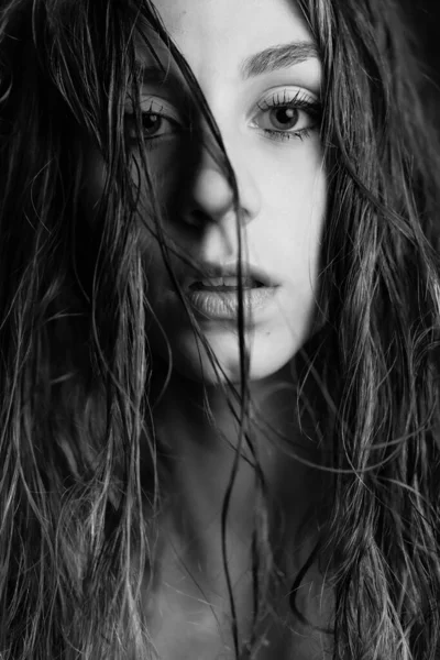 Интимная Сексуальная Женщина Крупным Планом Портрет Влажными Волосами Черно Белое — стоковое фото