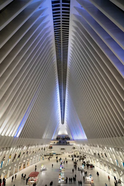 ニューヨーク 2020年2月 One World Trade Center Path駅のOculusインテリアビュー 建築家で技術者のサンティアゴ カラトラバが設計しました — ストック写真
