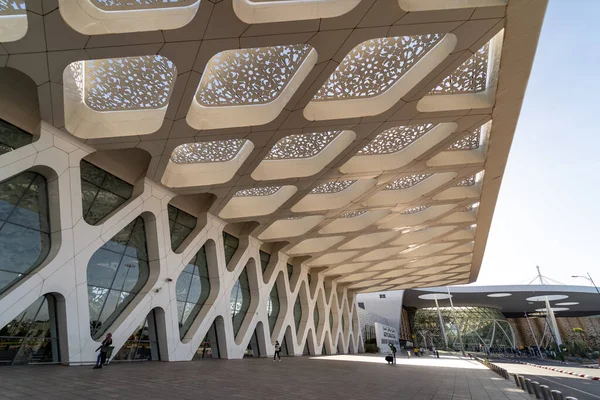 马拉喀什 摩洛哥 2019年4月 梅纳拉机场外景与游客步行 这是一个国际机场 服务于马拉喀什 马拉喀什 滕西夫特 埃尔豪乌兹地区的首府 — 图库照片