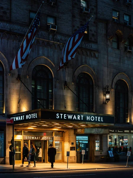 Nueva York Febrero 2020 Stewart Hotel Fachada Entrada Nocturna Manhattan — Foto de Stock