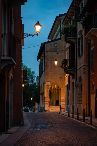 Gatuvy Skymningen Verona Italien — Stockfoto