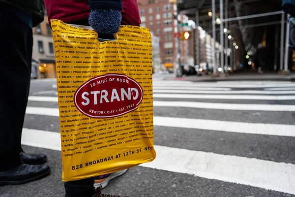 New York 2020年2月 ストランドビニール袋 ストランド書店 Strand Bookstore マンハッタンのイーストビレッジ12丁目の東12丁目の角にある 828ブロードウェイにある独立系書店である — ストック写真