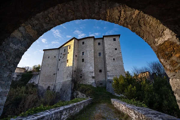Θέα Στο Φρούριο Μαλατέστα Από Γέφυρα Cecco Ponte Cecco Ascoli — Φωτογραφία Αρχείου