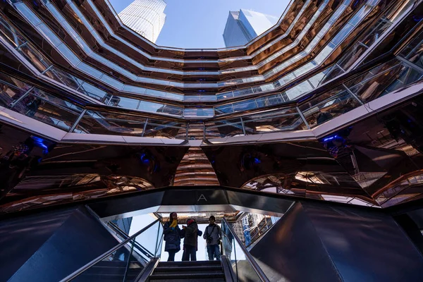 2020年2月1日 船只结构 人员在楼梯上 Vessel 简称Tka 是曼哈顿哈德逊场重建工程的一部分 是一座建筑和旅游景点 — 图库照片