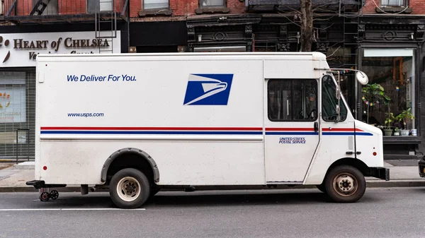 2020年2月1日 美国邮政服务送货卡车停放在纽约市 美国警察署是世界上最大的民用车队的营运者 — 图库照片