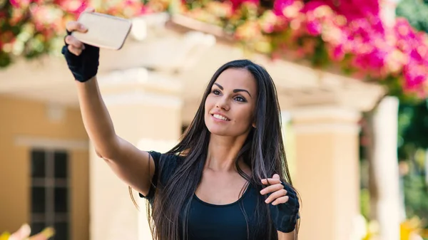 Jovem Mulher Esportiva Fechar Retrato Tirando Selfie Parque Miami Florida — Fotografia de Stock