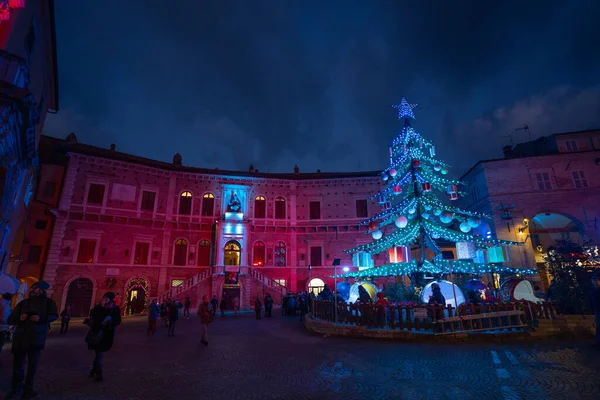 Fermo Italien December 2019 Juletræ Populos Torv Natten Med Palazzo - Stock-foto