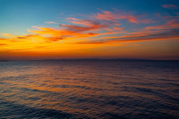 Vue Panoramique Sur Magnifique Coucher Soleil Sur Mer Ciel Dramatique — Photo