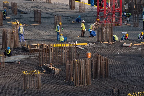 Dubai October 2018 Men Work New Constuction Site Water Canal — стоковое фото