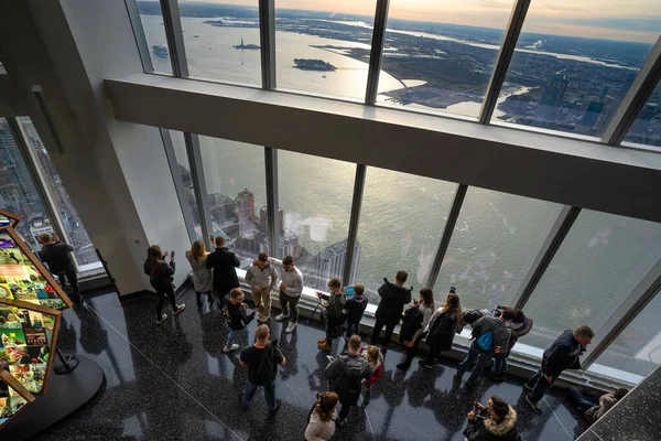 发自纽约 2020年2月1日 在纽约市最高建筑 世界贸易中心 自由塔 上的一个世界观测平台 — 图库照片
