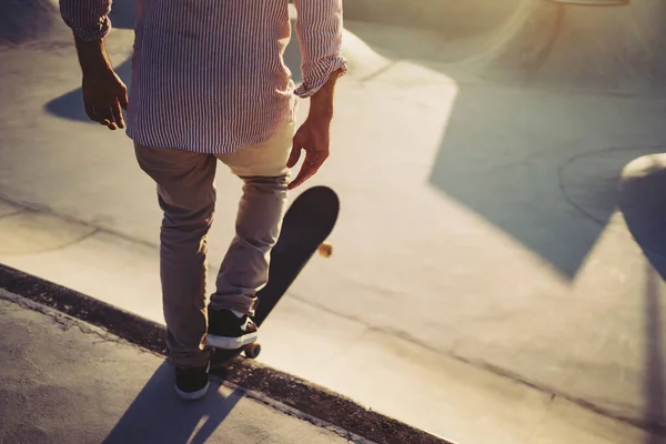 Skateboardåkare Porträtt Redo Att Skate Park Solnedgång Ljus Livsstil — Stockfoto