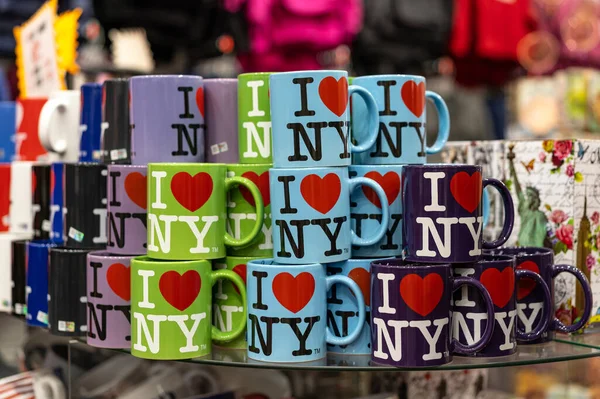 Нью Йорк Февраль 2020 Года Люблю Разноцветные Кружки Сувениры Магазина — стоковое фото