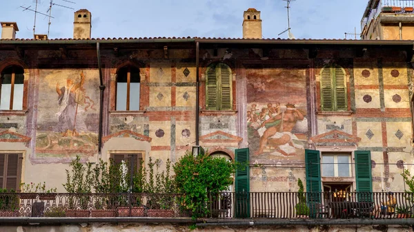 Verona Itálie Říjen 2020 Dekorovaná Fasáda Budovy Náměstí Piazza Delle — Stock fotografie