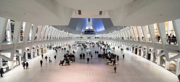 2020年2月1日 一个世界贸易中心路径站的浩瀚的内部景观 它是由建筑师和工程师圣地亚哥 卡拉特拉瓦设计的 — 图库照片