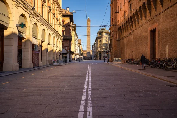 イタリアのボローニャのCovid 19ウイルスのために捨てられた都市のUgo Bassi通り イタリア最大の都市とエミリア ロマーニャ州の首都 — ストック写真