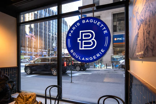 2020年2月1日 巴古埃特 布朗热里在曼哈顿一家商店里签了名 在韩国颇受欢迎的面包店咖啡连锁店Paris Baguette — 图库照片